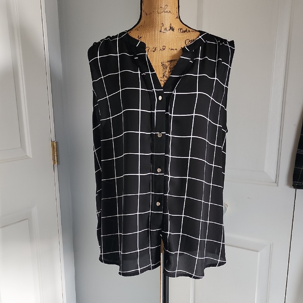 Chic Black and White Checkered Women's Blouse